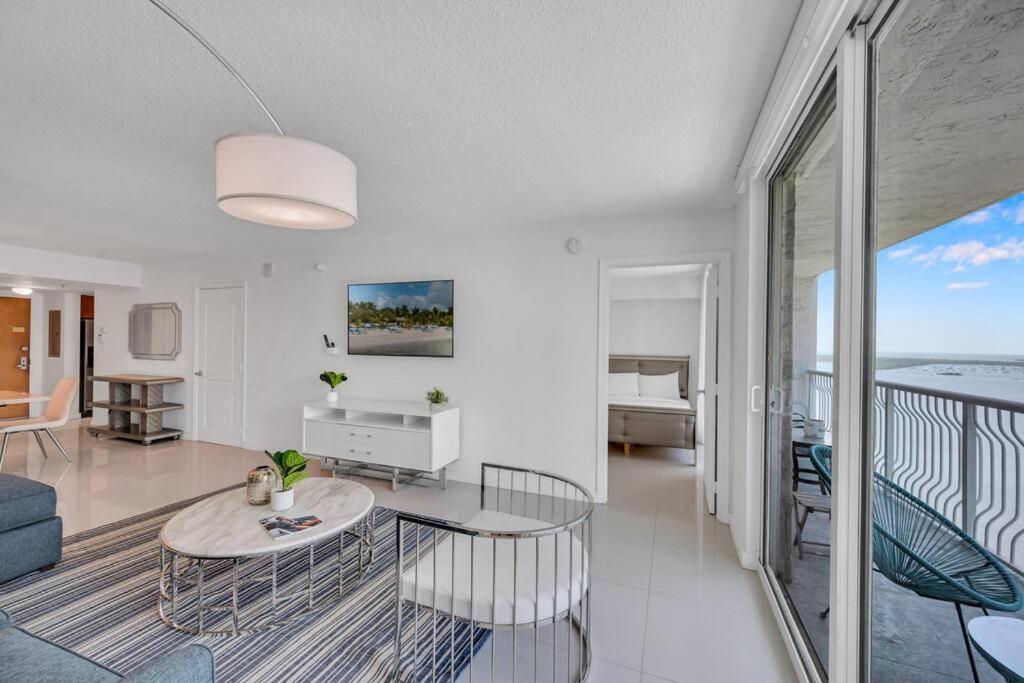 Апартаменти Luxurious Private Unit With Parking Маямі Екстер'єр фото