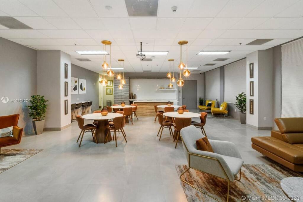 Апартаменти Luxurious Private Unit With Parking Маямі Екстер'єр фото