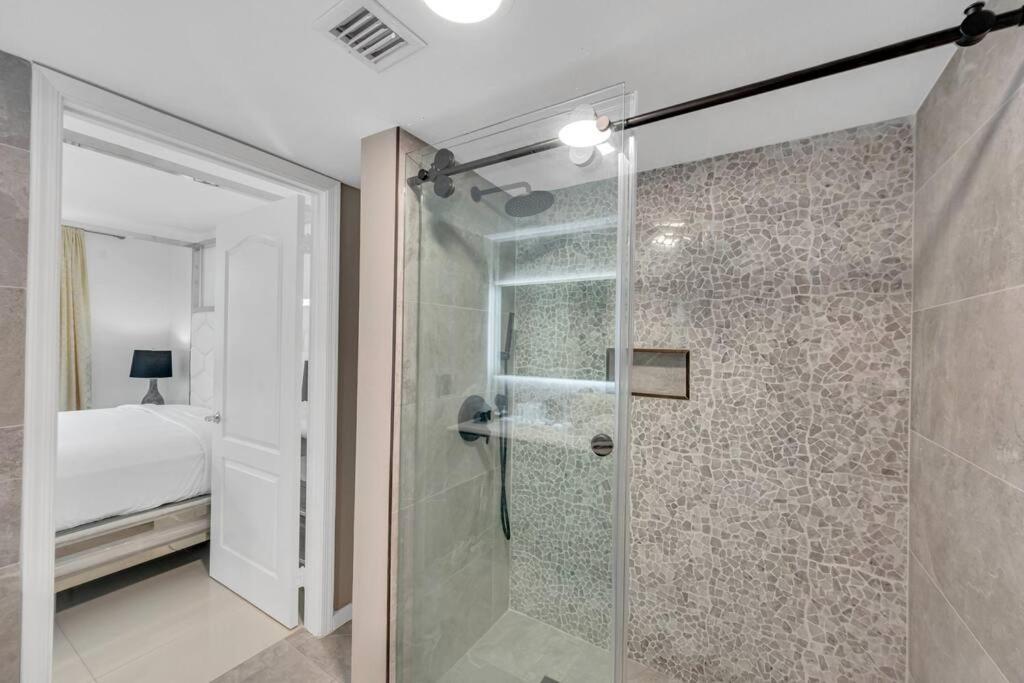 Апартаменти Luxurious Private Unit With Parking Маямі Екстер'єр фото