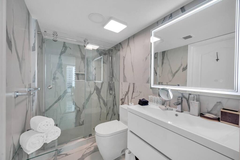 Апартаменти Luxurious Private Unit With Parking Маямі Екстер'єр фото