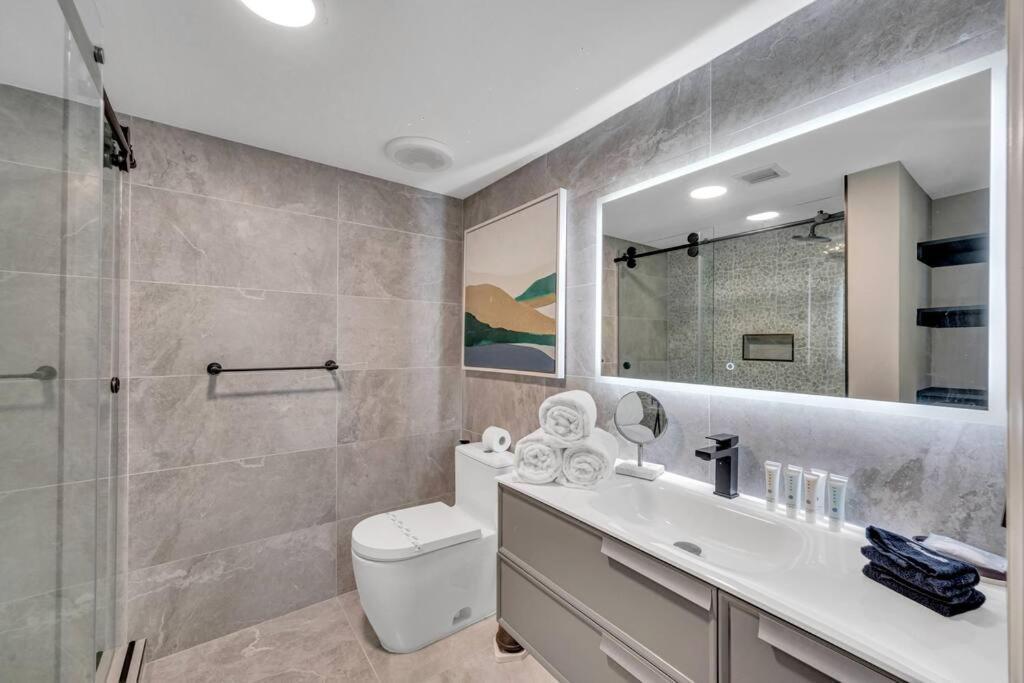 Апартаменти Luxurious Private Unit With Parking Маямі Екстер'єр фото