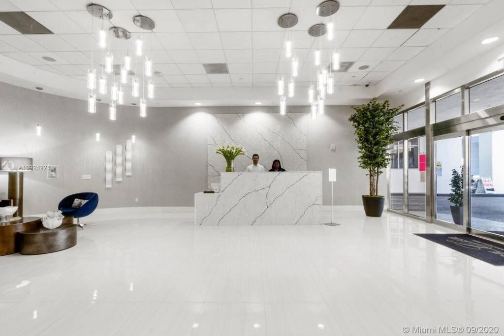 Апартаменти Luxurious Private Unit With Parking Маямі Екстер'єр фото