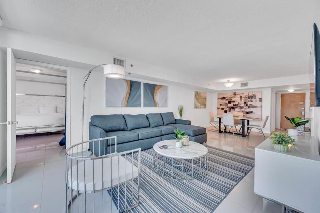 Апартаменти Luxurious Private Unit With Parking Маямі Екстер'єр фото