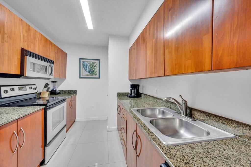 Апартаменти Luxurious Private Unit With Parking Маямі Екстер'єр фото