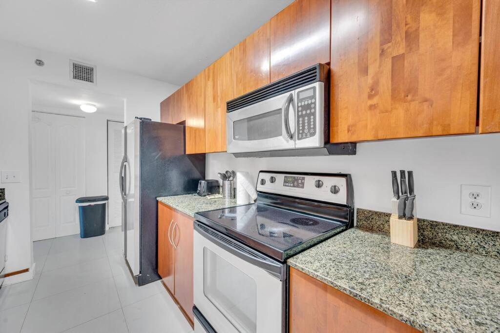 Апартаменти Luxurious Private Unit With Parking Маямі Екстер'єр фото